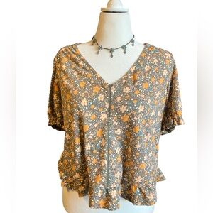 Lucky Brand Flounce Hem Floral Print Top L EUC Olive Green